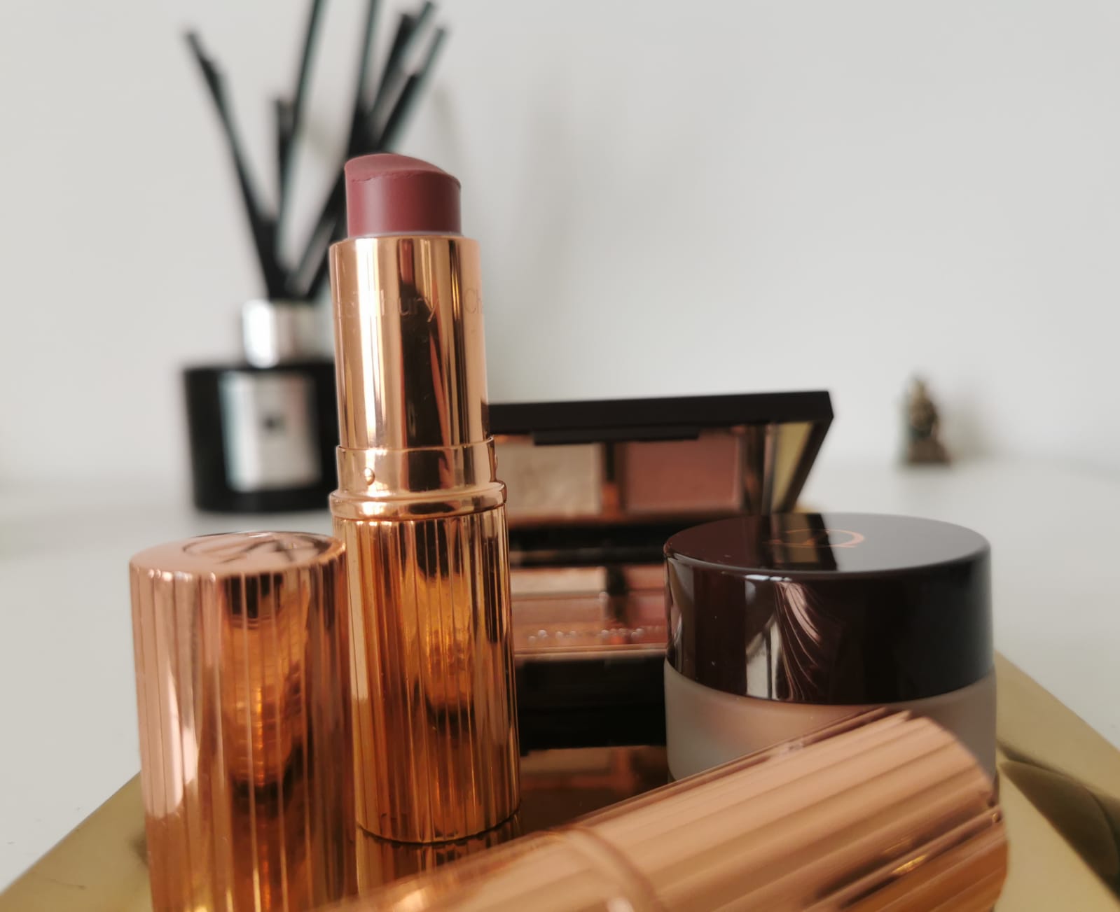 no-makeup makeup Charlotte Tilbury Pillow Talk Matte Revolution